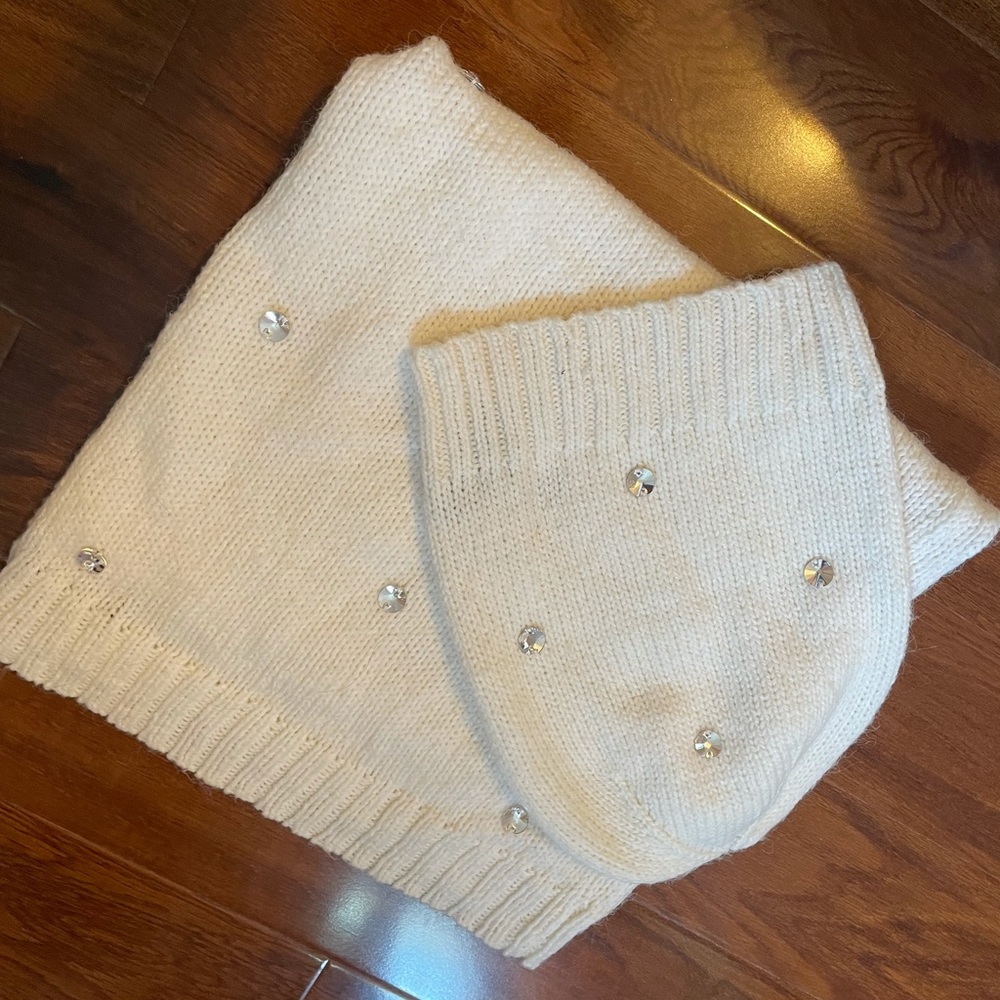 White knit embellished brand new hat and scarf set - Picture 3 of 5